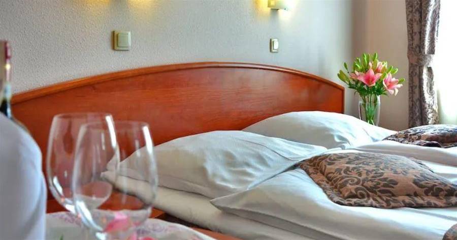 入住酒店時，為何很多人會先拔掉電視插頭？我也是今天才知道