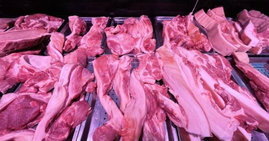 為什麼肉販子常拿一塊布在豬肉上擦？我是剛知道，別以后別買錯了