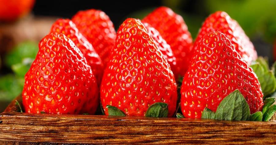 買草莓時怎麼挑選？記住3個小竅門，買的草莓又鮮又甜，太管用了！